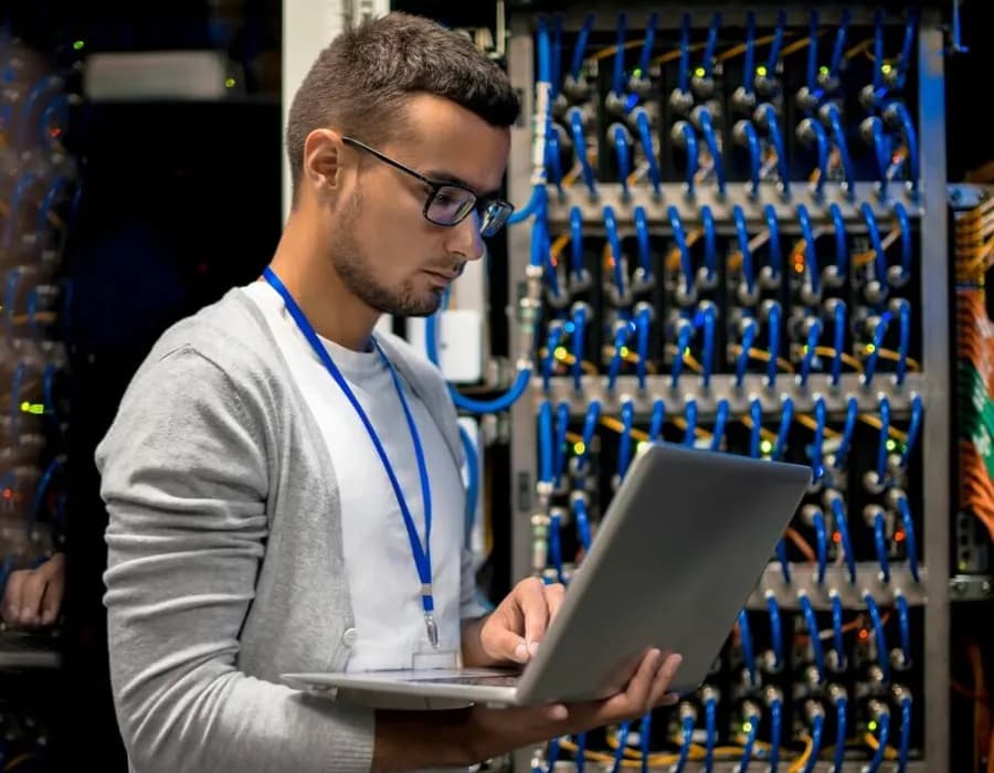 IT-Supportmitarbeiter / BT Destek Elemanı