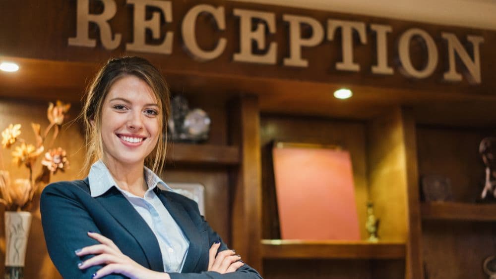 Réceptionniste / Resepsiyon Görevlisi